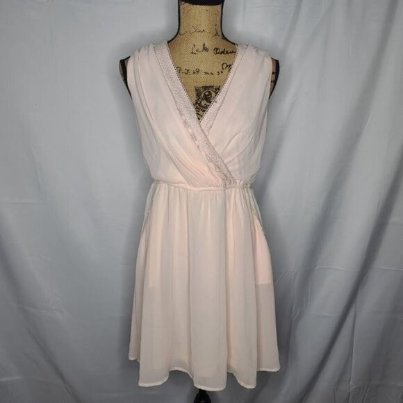 Double Zero Pale Blush Pink Crochet Trim V-neck Dress Small - Picture 9 of 9